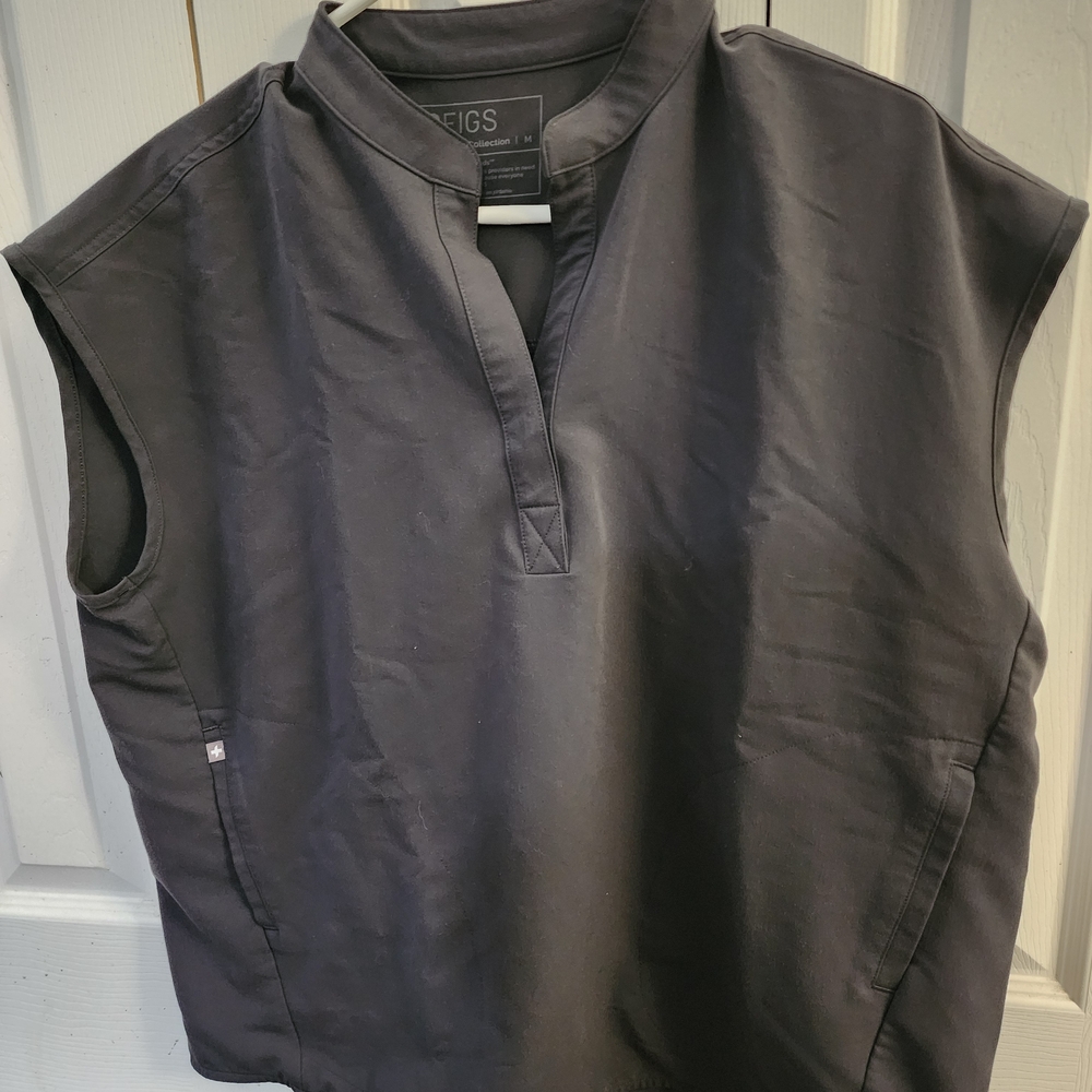 Figs Women's Charcoal Sleeveless Blouse